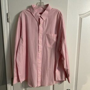 IZOD Men's Collared Pink And White Checkered Button Down Long Sleeve Shi…